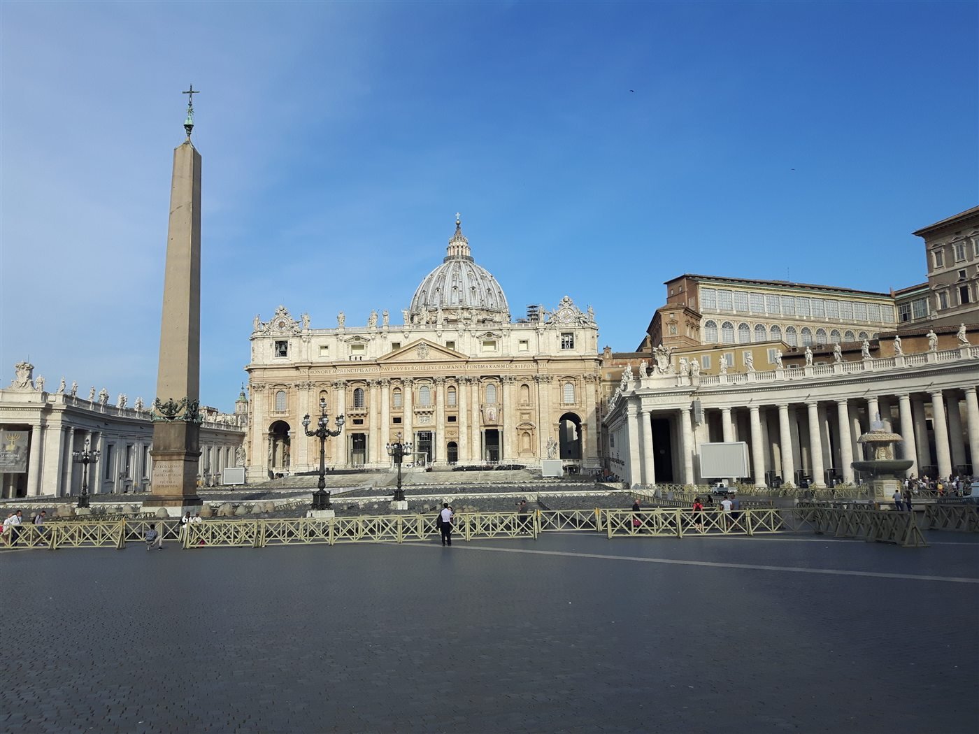 Petersplatz und Petersdom in Rom